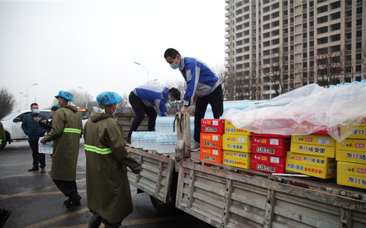 2月25日,山東金格瑞機(jī)械有限公司派代表來(lái)到齊魯師范學(xué)院捐贈(zèng)防疫物資,保障校園防疫物品備足備齊,助力學(xué)校的疫情防控工作。 2月25日,山東金格瑞機(jī)械有限公司派代表來(lái)到齊魯師范學(xué)院捐贈(zèng)防疫物資,保障校園防疫物品備足備齊,助力學(xué)校的疫情防控工作。